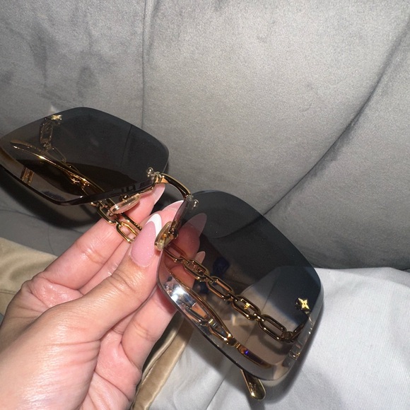 LV Jewell Square Sunglasses - Picture 6 of 8